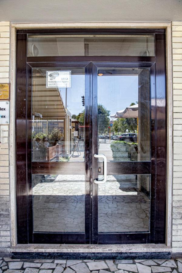 Elegante Camera Con Finiture Di Lusso Appena Ristrutturata Marina Di Carrara Exterior photo