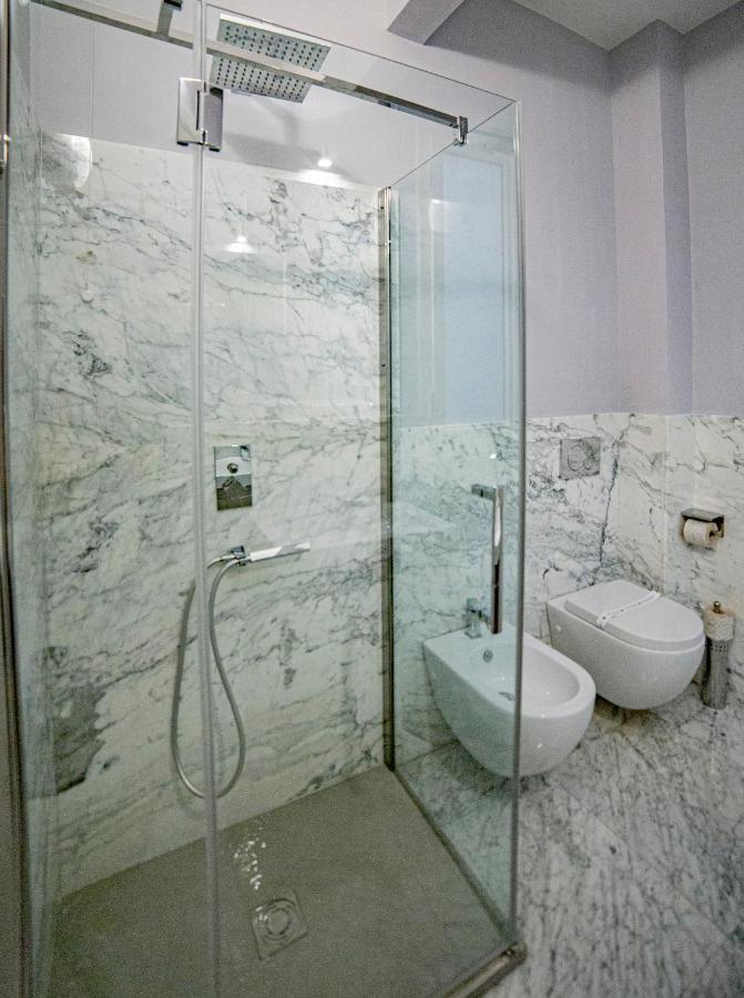 Elegante Camera Con Finiture Di Lusso Appena Ristrutturata Marina Di Carrara Exterior photo